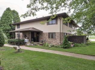 16 Ridgway Ct #D, Elkhorn, WI 53121