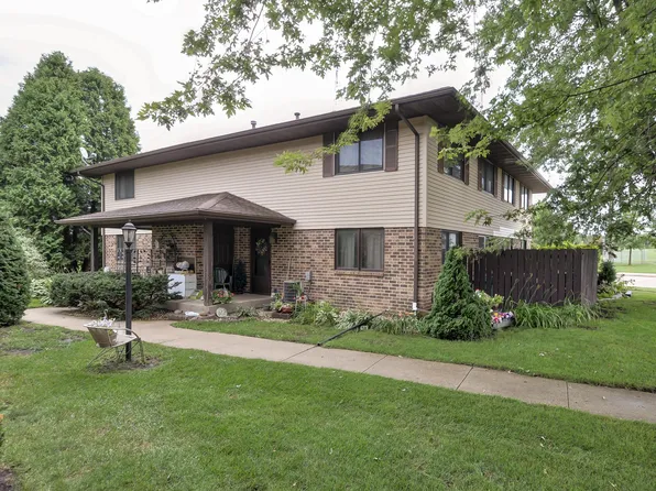16 Ridgway Ct #D, Elkhorn, WI 53121