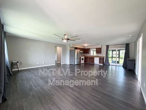 3rd image of 205 SE 18th St