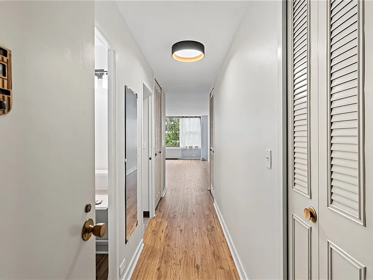 112 Washington Pl #4J — Photo 5