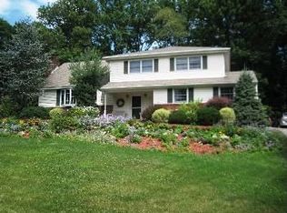 17 Munson Dr, Pompton Plains, NJ 07444