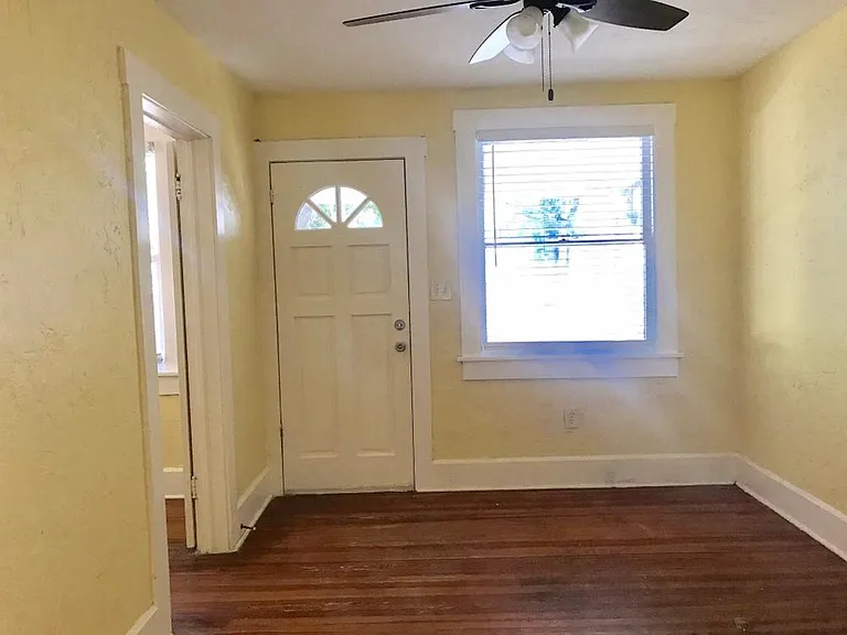 1112 Highland St N — Photo 5