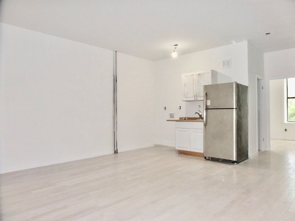 1st image of 419 E 119th St APT 3
