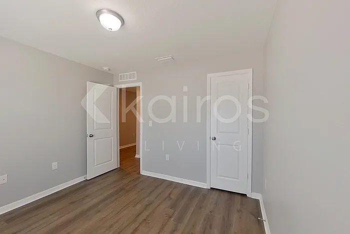 9810 N Santee Ter — Photo 8