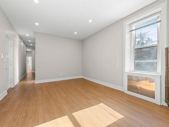 2nd image of 48-20 Vernon Blvd #2