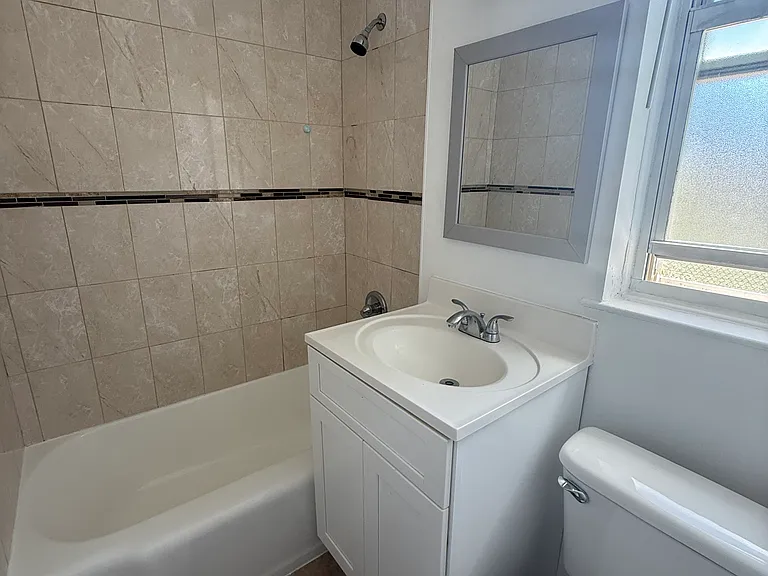35 Winchester Ave #1B — Photo 3