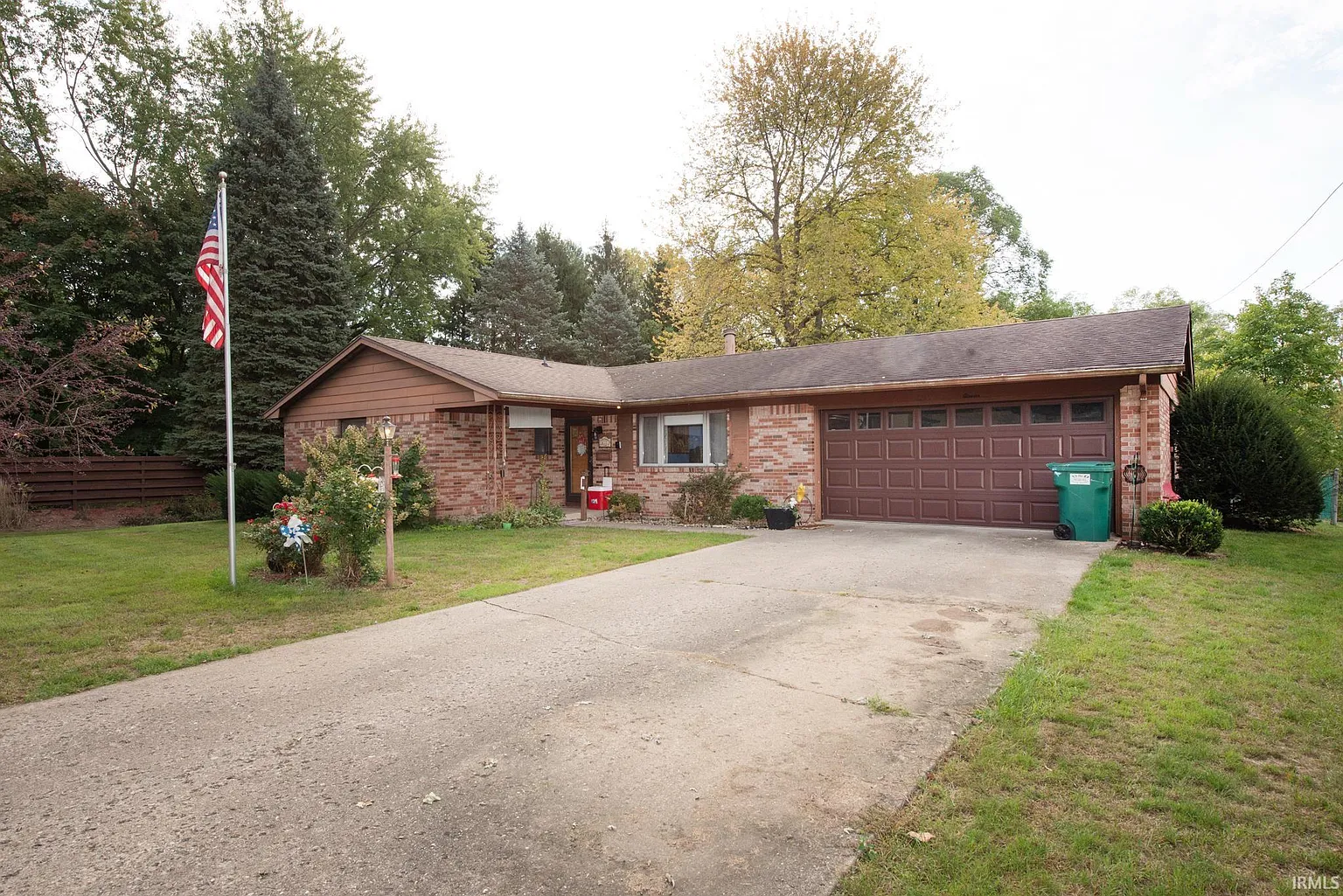 611 Valley Dr photo 1