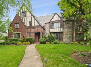 380 Maple Hill Dr, Hackensack, NJ 07601