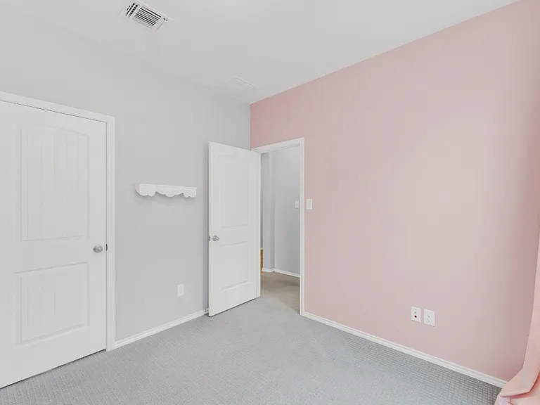 13916 Lyndon B Johnson St — Photo 16