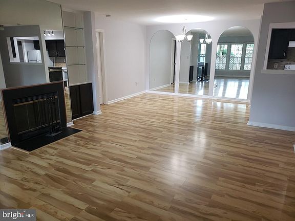 3rd image of 13105 Shadyside Ln #10