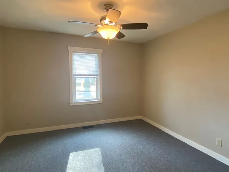 1701 E Belmont St — Photo 11