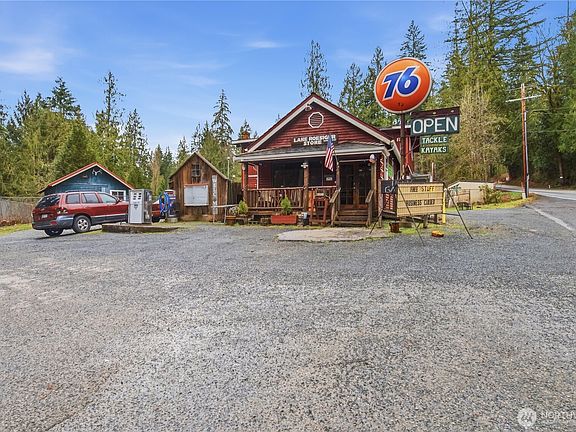 4th image of 810 S Lake Roesiger Road