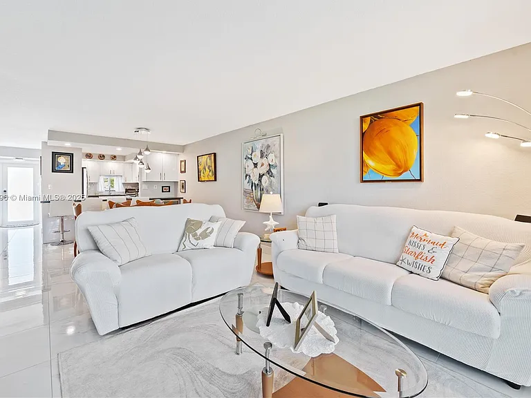 711 S Hollybrook Dr #109 — Photo 13