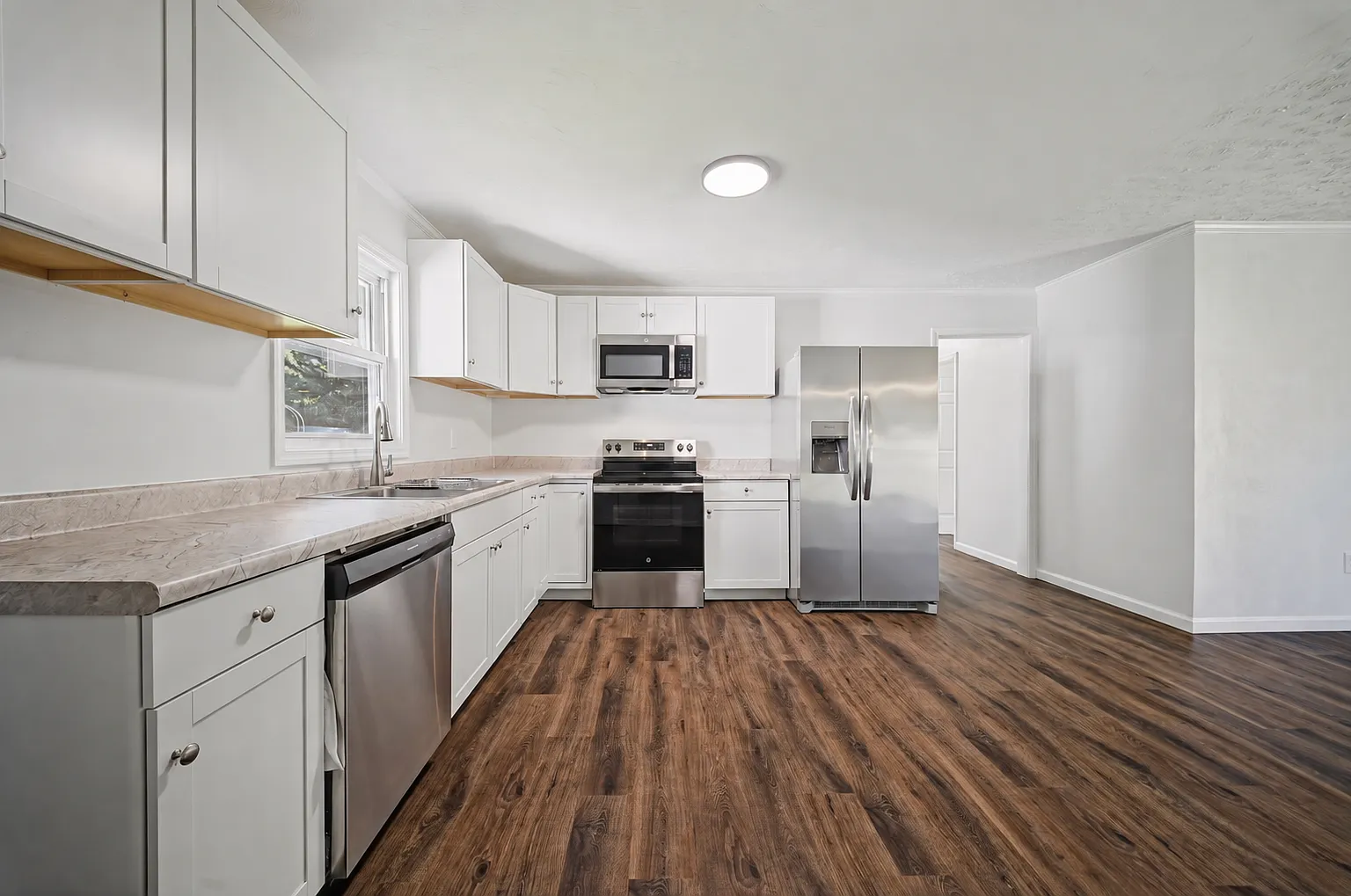 4 bed, 1404 sqft, $2,400 — Photo 4