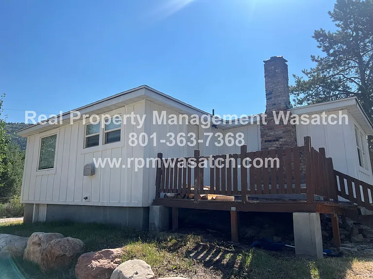 1388 Country Ln — Photo 1
