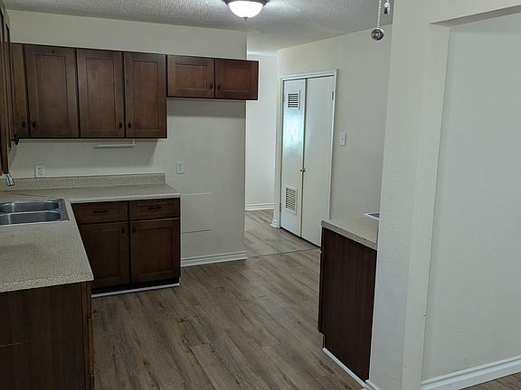 5th image of 5013 Vicki St