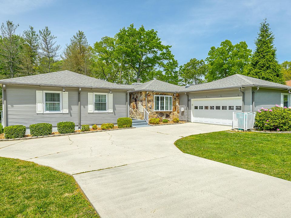 1st image of 210 Cardinal Loop