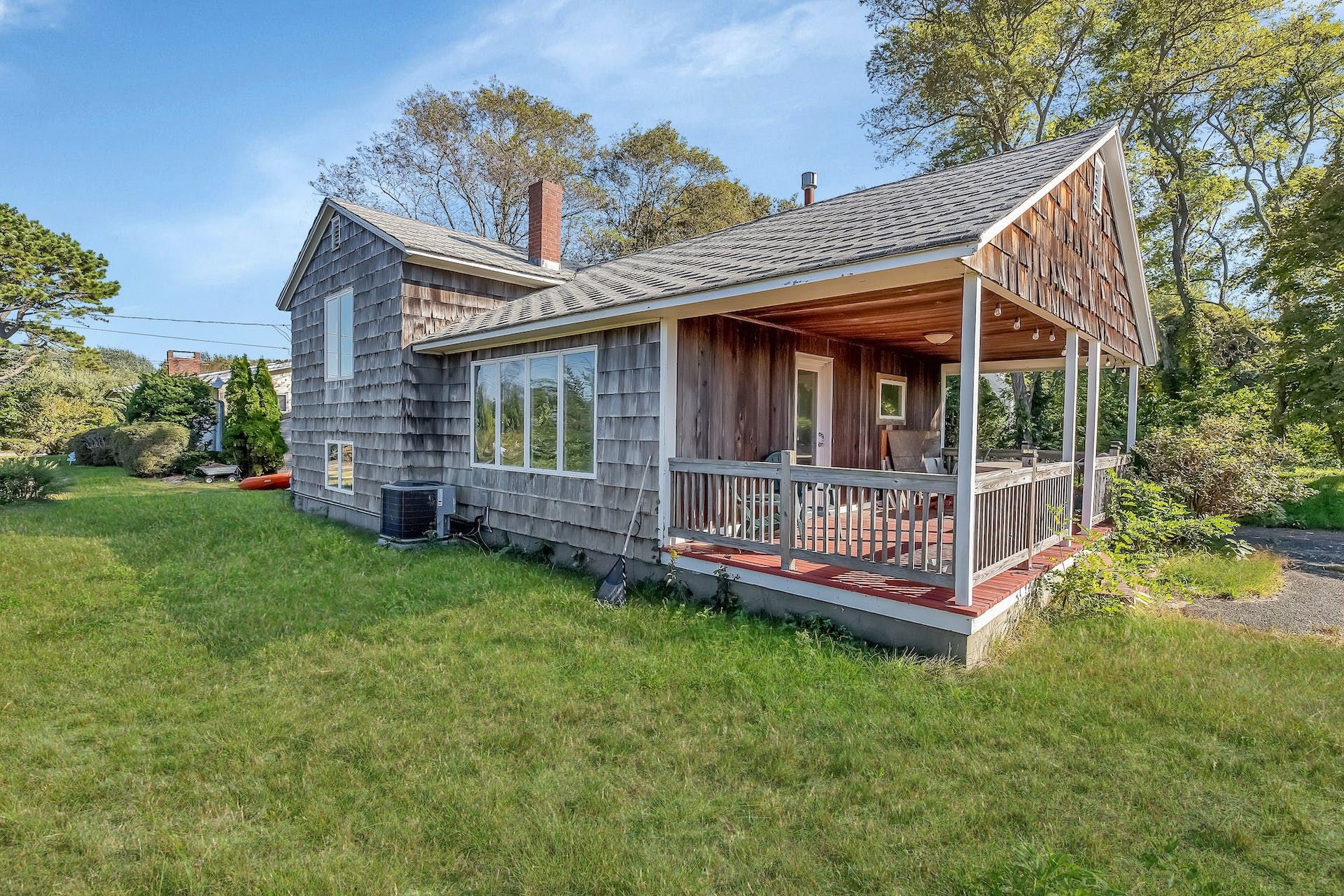 14 Hildreth Pl, Hampton Bays, NY 11946 Out East