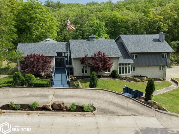 53 Woodshire Dr, Ottumwa, IA 52501