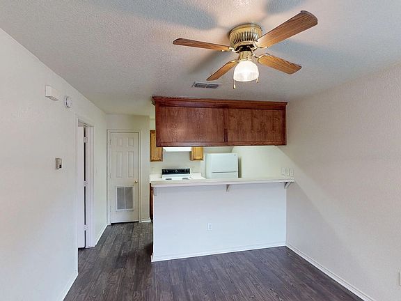 2nd image of 713 W Mulberry St #8