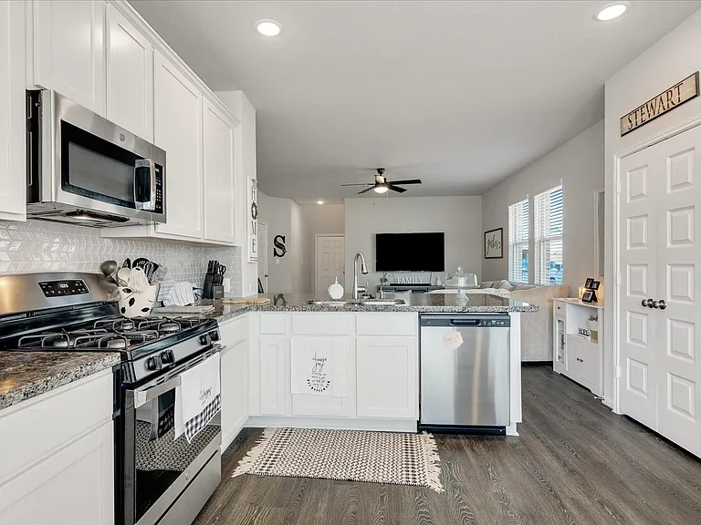 8426 Moonlight Bay Cir — Photo 18