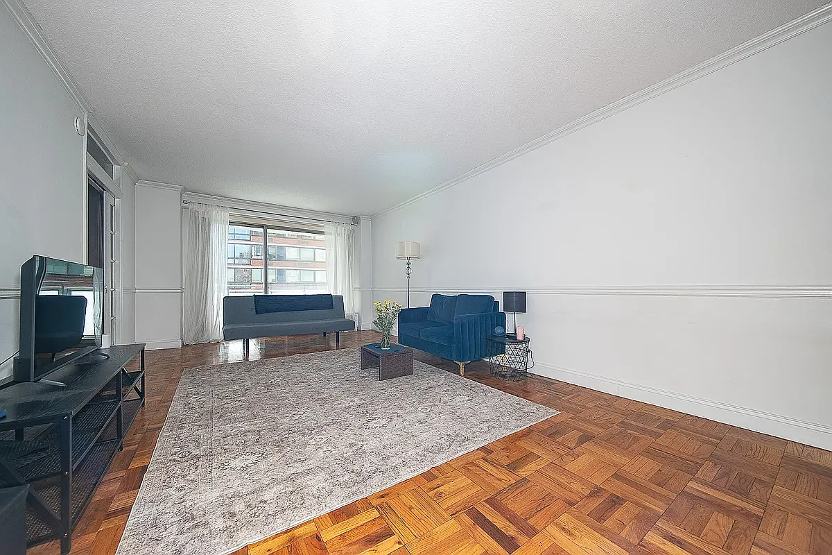 300 East 40th Street — Photo 3