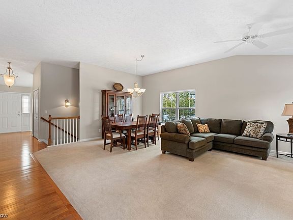3rd image of 29320 Hummingbird Cir #104