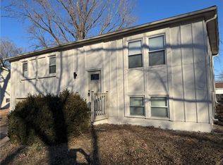 816 S Montclaire Dr, Olathe, KS 66061