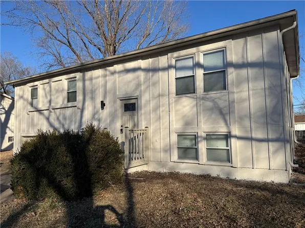 816 S Montclaire Dr, Olathe, KS 66061