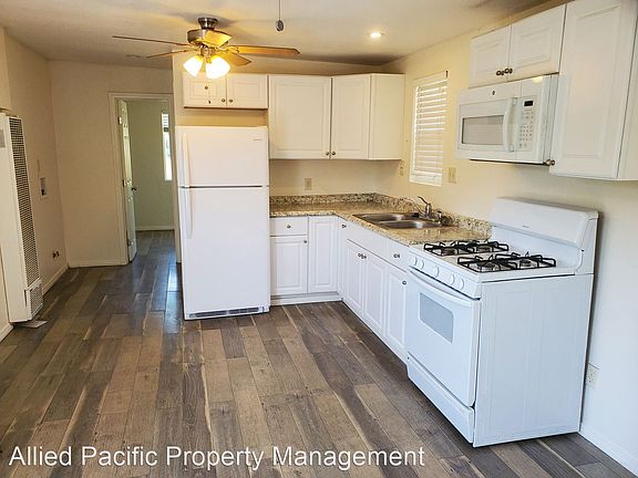 4th image of 1321 Campus Ave #B