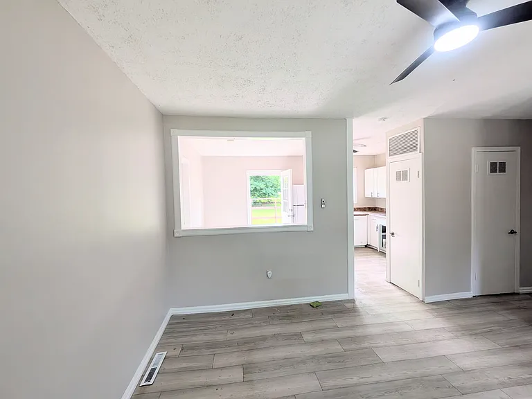 14802 White Ave — Photo 3