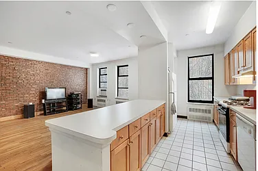 24 Bradhurst Avenue #2 image 1 of 11