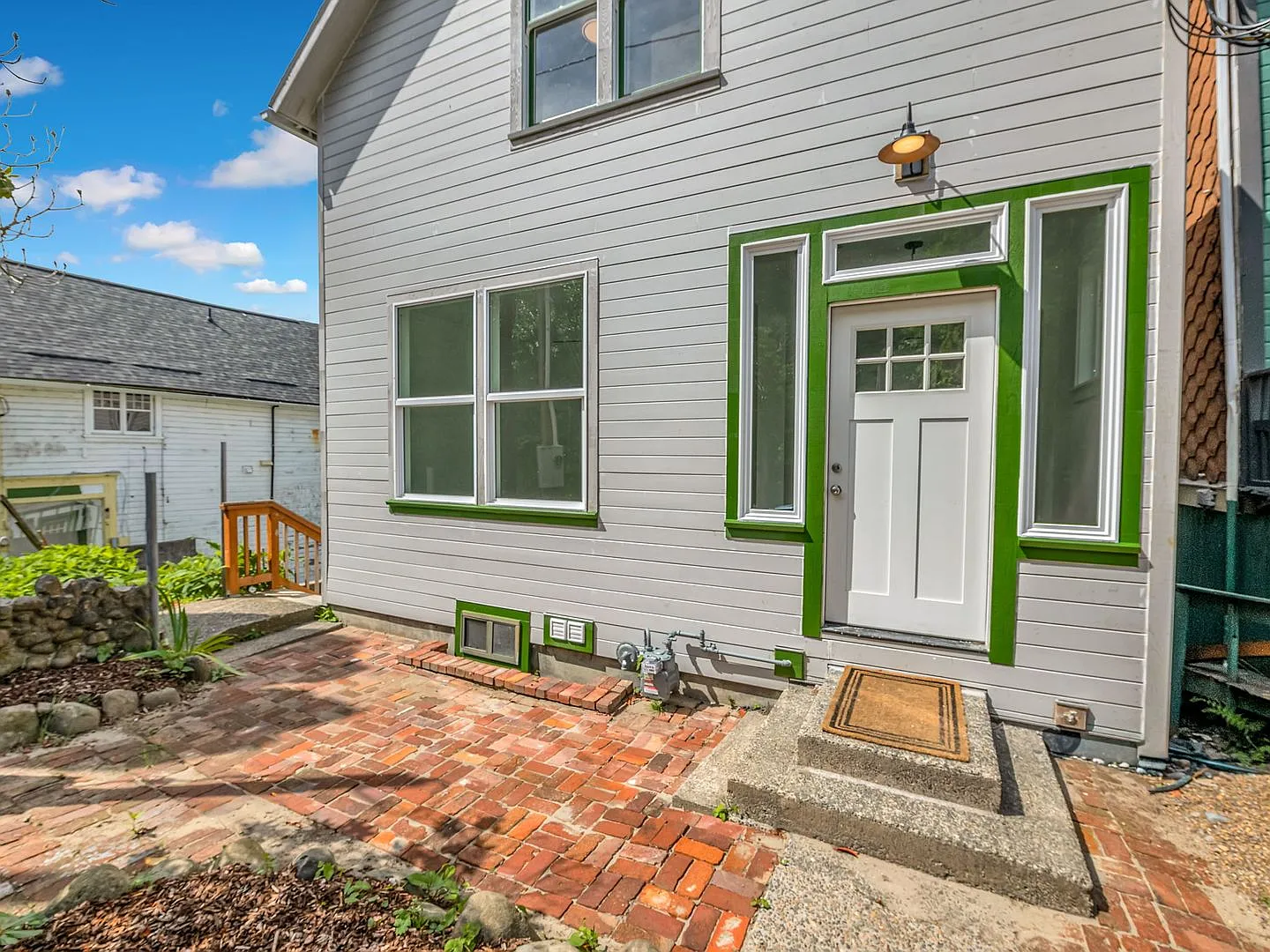 66 W Bond St — Photo 4