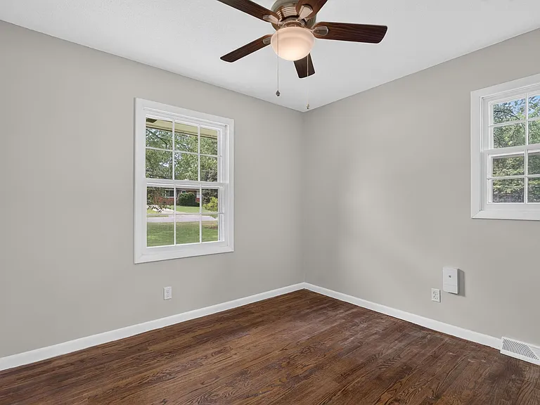 906 Vandora Ave — Photo 19