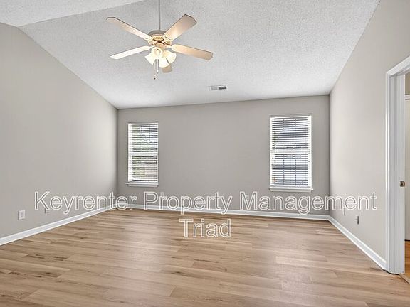 5th image of 2703 Stafford St
