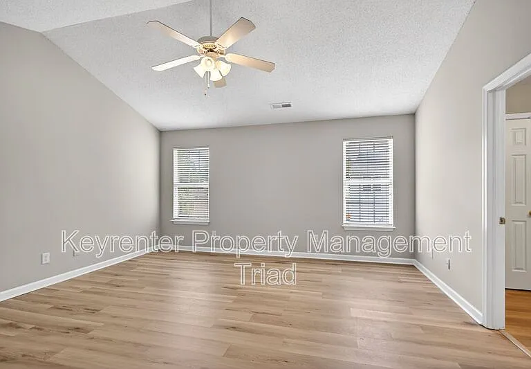 2703 Stafford St — Photo 5