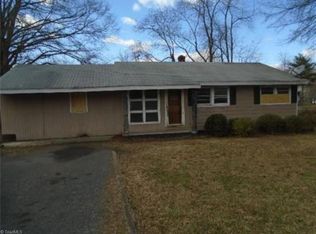 867 Friendly Rd, Eden, NC 27288