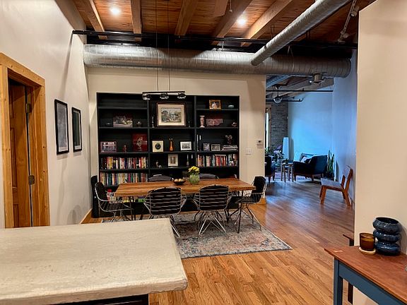 4th image of 1049 N Paulina St APT 2F