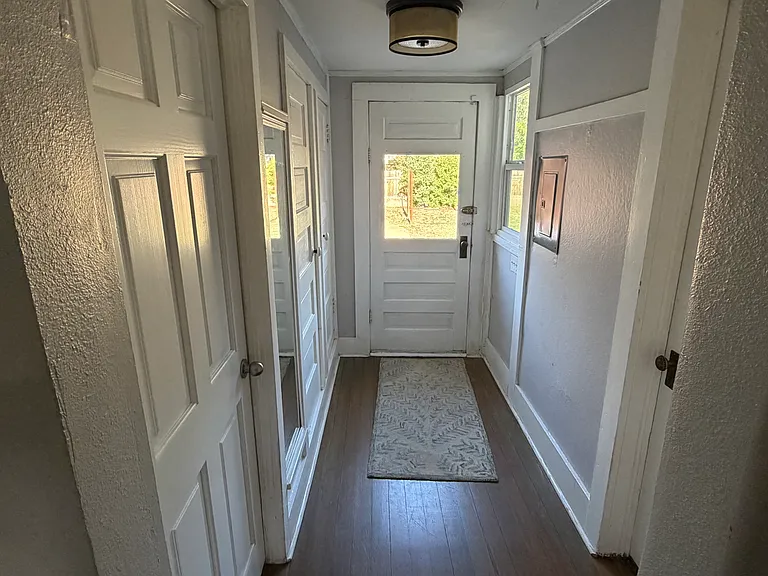 227 N Institute St — Photo 21