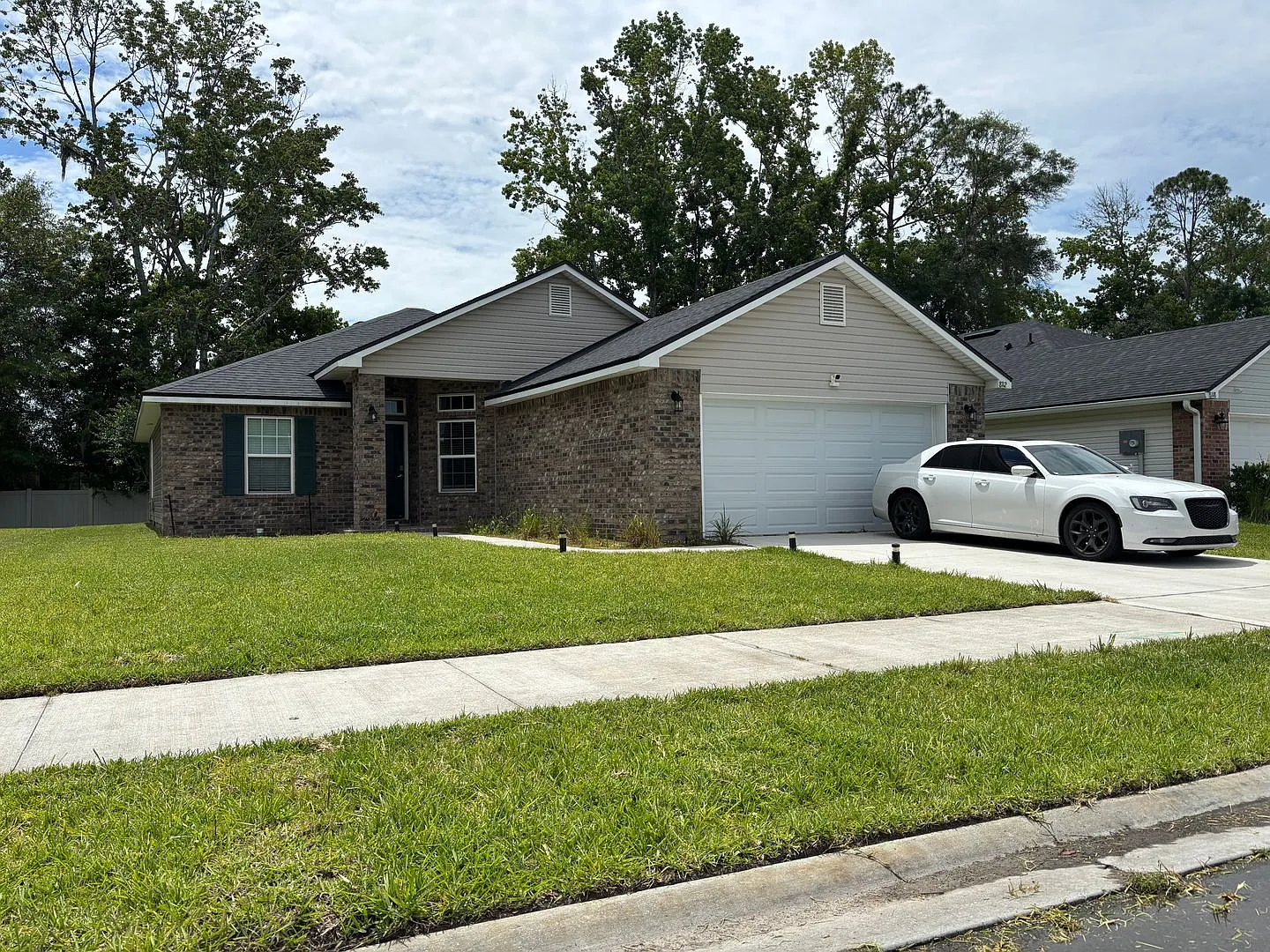 Beautiful 3/2 Located in 32219 priced to rent & won't last long! — Photo 1