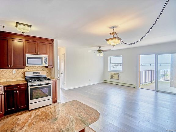 5th image of 24 Pennyfield Ave