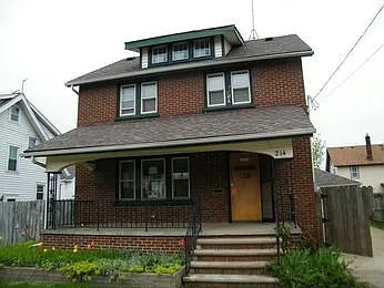 214 W 32nd St photo 1