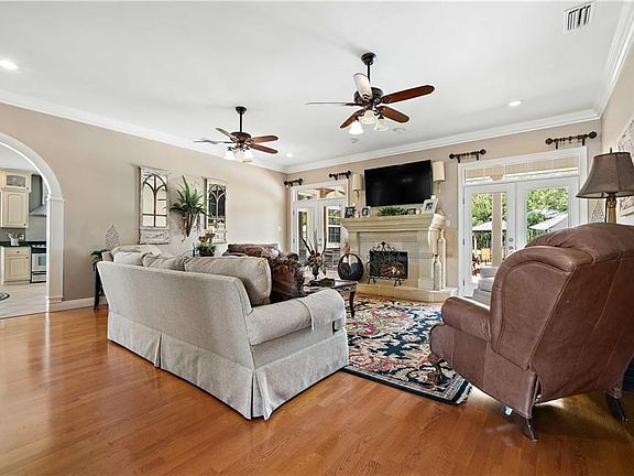 3rd image of 5820 Plantation Woods Dr