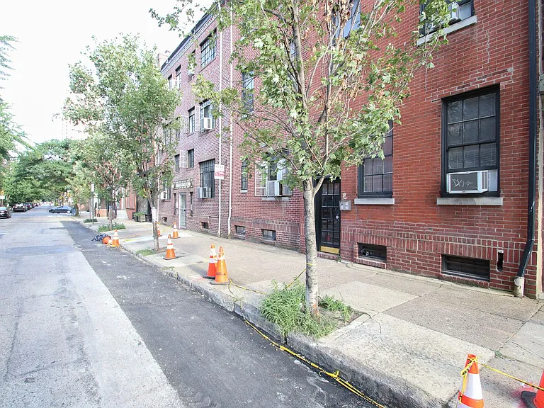 1616 Pine St — Photo 42