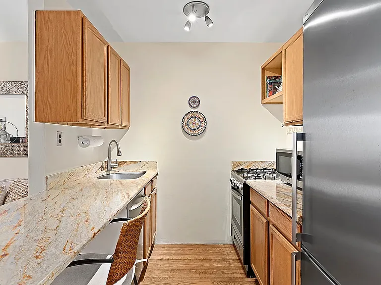 229 E 28th St #4C — Photo 3