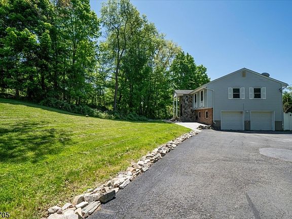 2nd image of 14 Lounsberry Hollow Rd