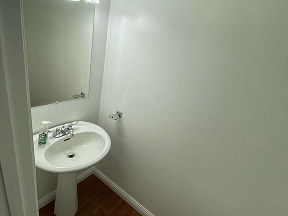 5th image of 1603 W Hazelwood St