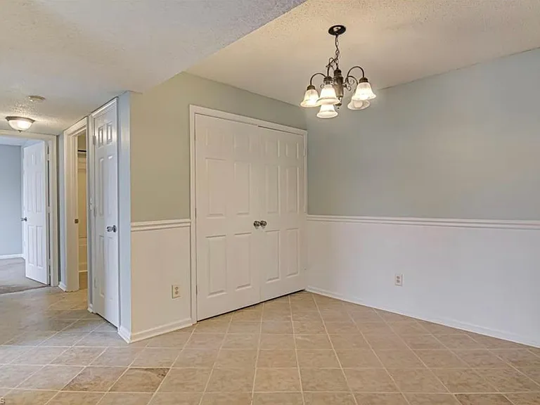 521 Mystic Dr — Photo 3