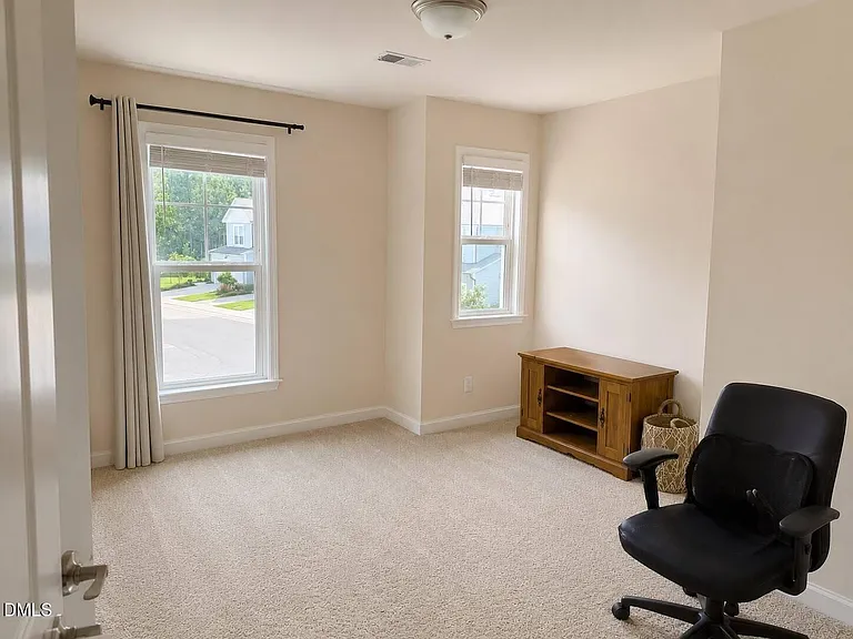328 Villanova Dr — Photo 25