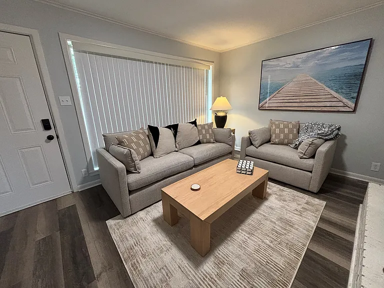 3506 Robinhood Ln — Photo 3